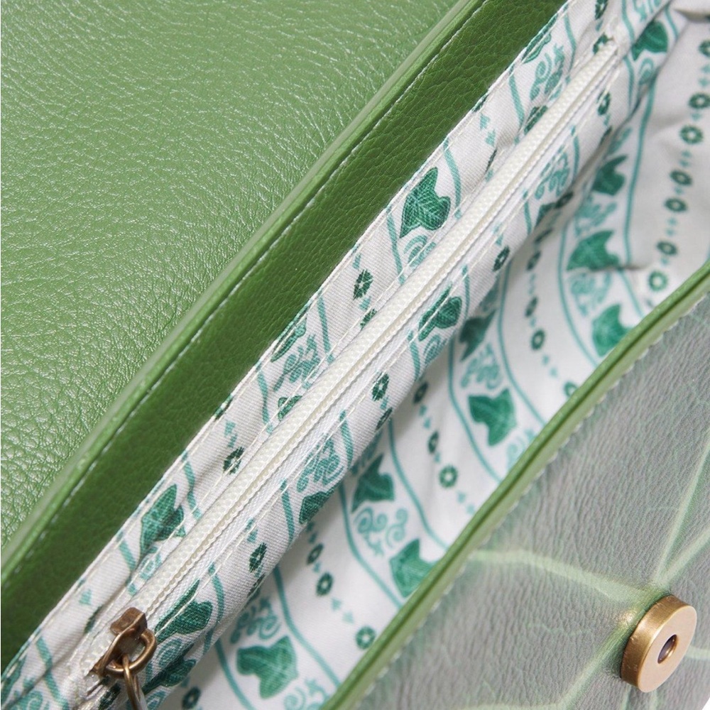 New The Lord of The Rings Lembas Leaf CrossbodyBag. - Picture 5 of 6